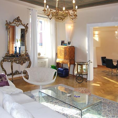 Neoclassical Luxury Apartment 卢布尔雅那 外观 照片