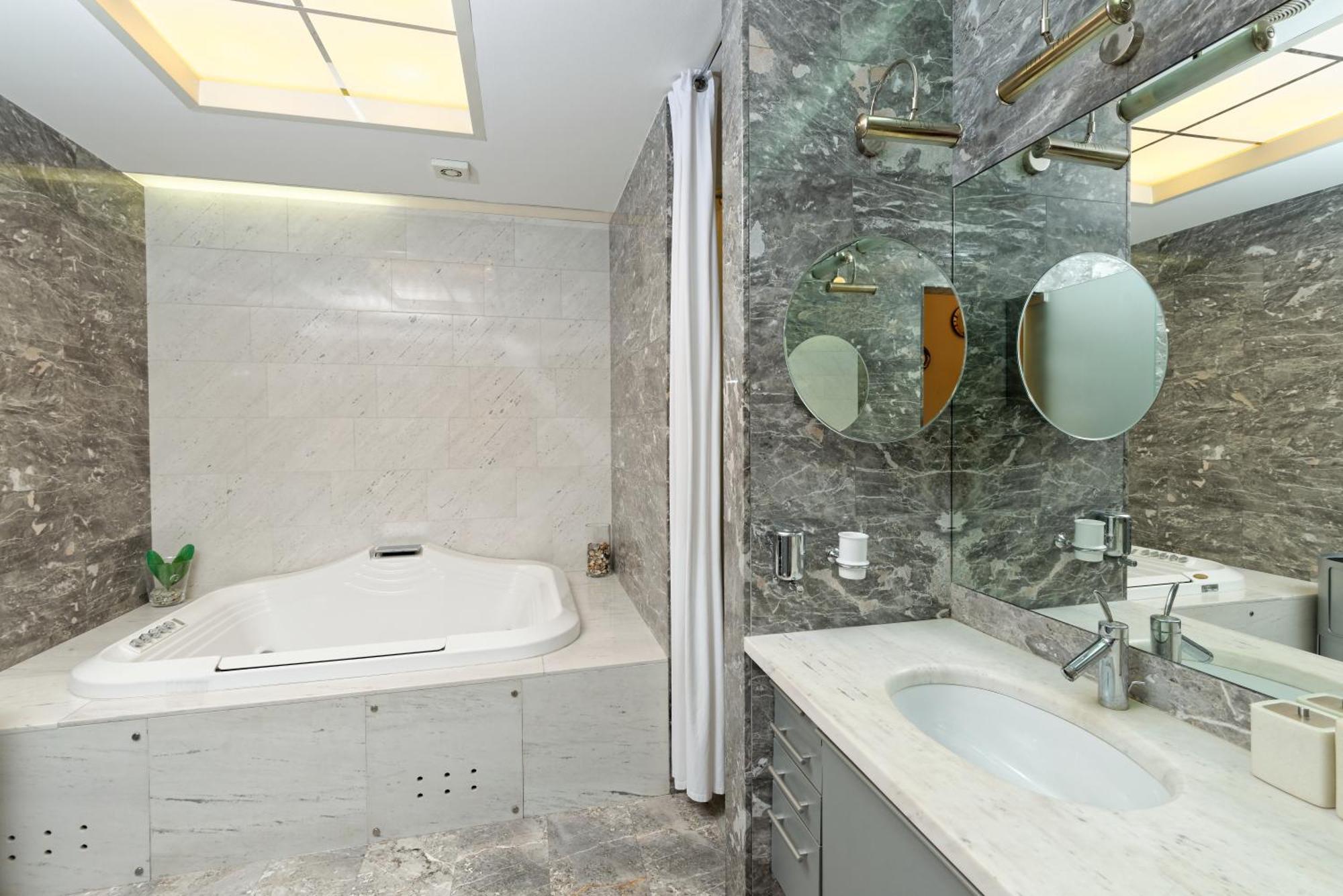 Neoclassical Luxury Apartment 卢布尔雅那 外观 照片