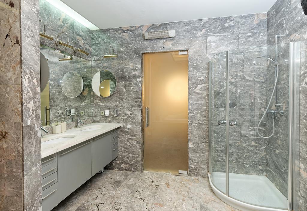 Neoclassical Luxury Apartment 卢布尔雅那 外观 照片