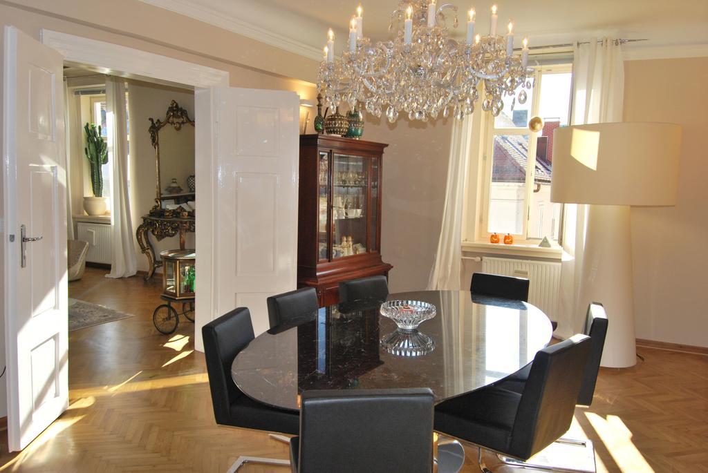Neoclassical Luxury Apartment 卢布尔雅那 外观 照片